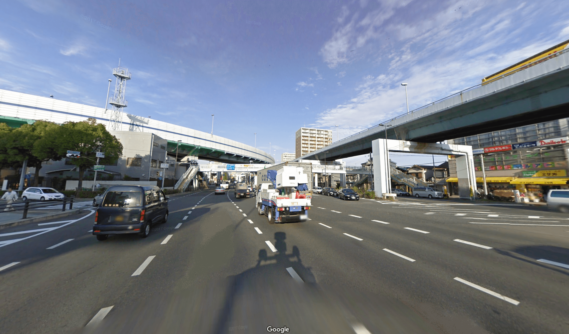 神戸市須磨区の国道二号線と阪神高速道路の若宮IC