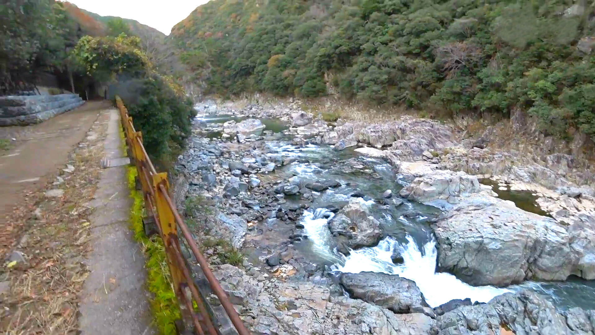 第2武庫川橋梁手前の急流が見どころの休憩場所
