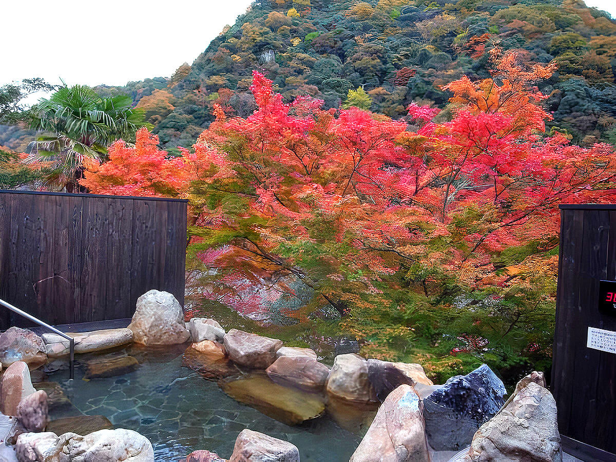 Open-air baths and autumn colours at Ryokan Azare in Takedao Hot Springs